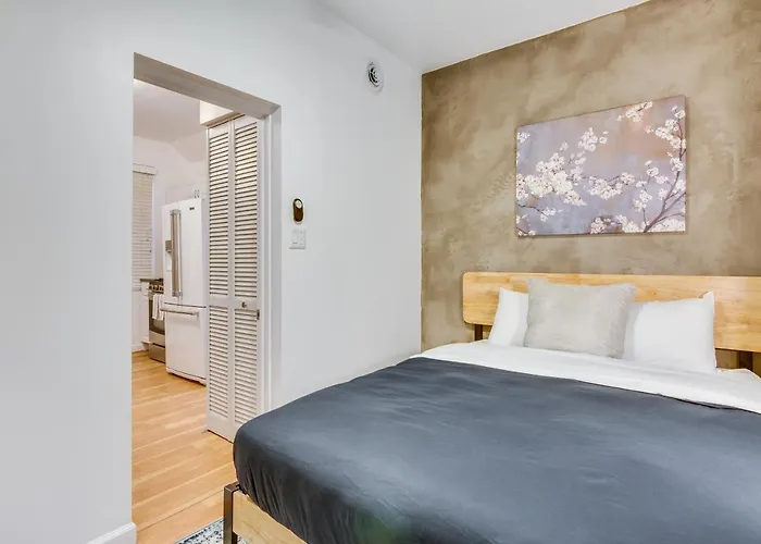 Cozy 2br West Town Apt, Ideal For Mid-term *