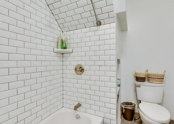 Cozy 2br West Town Apt, Ideal For Mid-term *