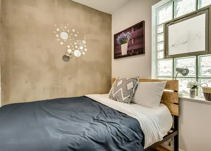 Cozy 2br West Town Apt, Ideal For Mid-term *